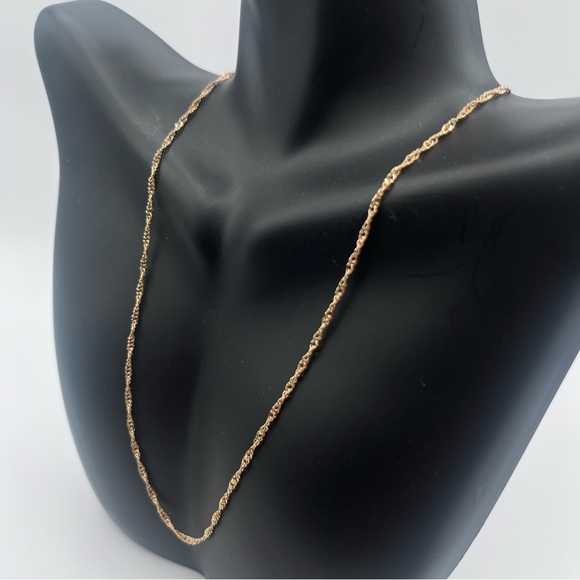 Twisted Chain Necklace - Gold Plated - Picture 2 of 4